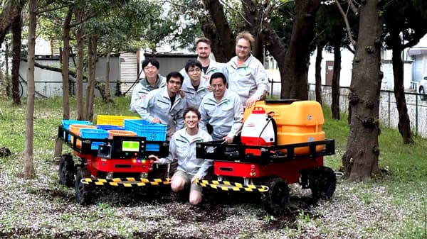 輝翠TECHのメンバーと開発した農業用AIロボット
