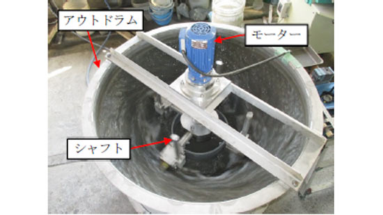 回転式水中摩耗試験の状況（左：上から見た様子、右：水中の様子）s.jpg
