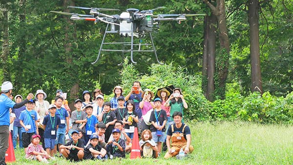 千葉市で行われた国産自動飛行ドローンの飛行実演