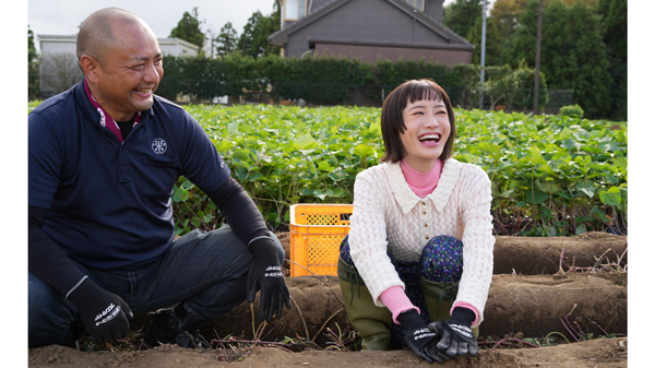 松本まりか　千葉の畑で全力さつまいも掘り「紅のご褒美」PR動画第二弾公開.jpg