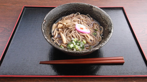 ルチンが多く含まれ、風味と香り高い「火畑そば」