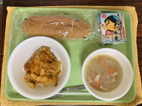 小田原市の小・中学校の献立提供される下中たまねぎのオニオンスープ（右下）
